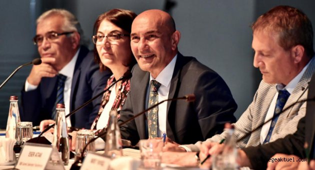 İzmir'de demokrasi şöleni