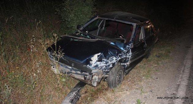 İzmir'de feci kaza: 2 otomobil çarpıştı 7 kişi yaralandı