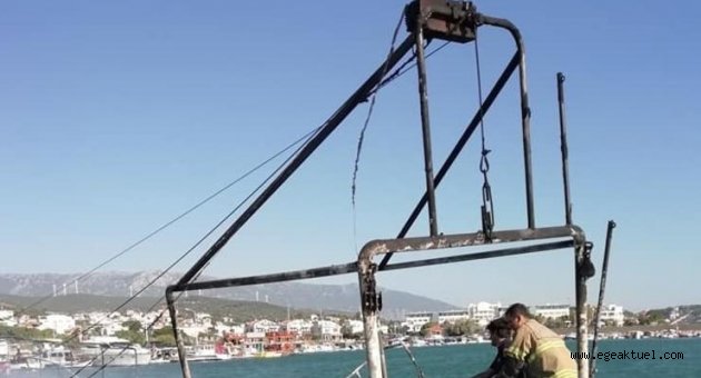 İzmir'de gezi teknesi alev topuna döndü, 3 tekneyi daha yaktı 