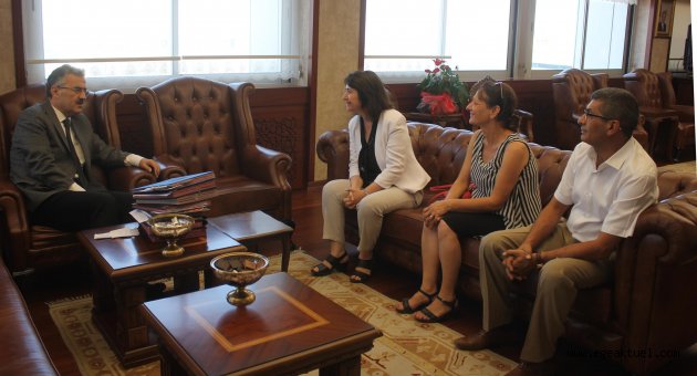 İzmir'de HDP’lilerden vali ve belediye başkanına ziyaret