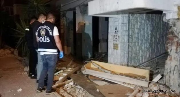 İzmir'de kablo çalmak isterken canından oldu