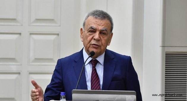 İzmir'de kadın erkek el ele