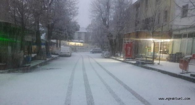 İzmir'de kar yağışı başladı