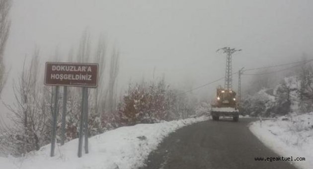 İzmir'de karla mücadele: O ilçede yollar kapandı!
