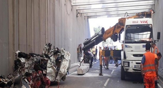İzmir'de kirişi yıkılan alt geçit trafiğe kapatıldı