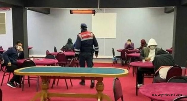 İzmir'de kısıtlamayı ihlal edip kumar oynayan 24 kişiye 108 bin TL ceza
