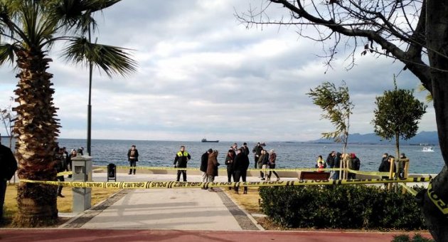 İzmir'de koca dehşeti: Parkta eşini vurdu, başında bekledi!