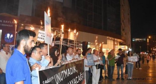 İzmir'de meşaleli yürüyüş