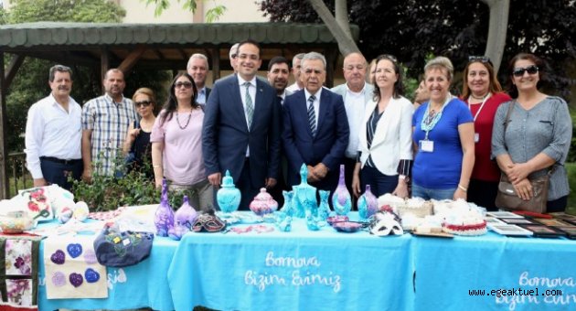 İzmir'deki Tarihi Çarşı'da tarihi kalabalık