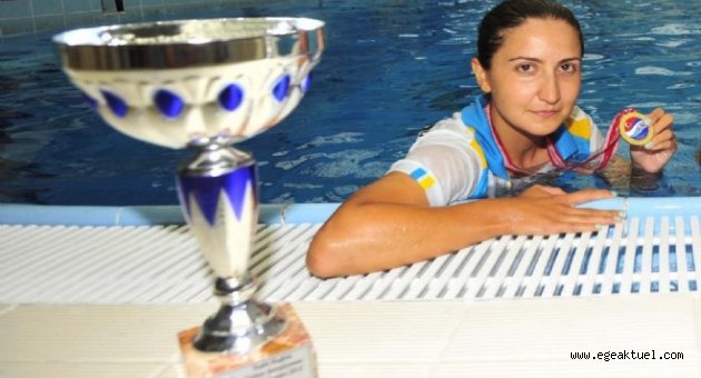İzmir'e 12 yılda 12 kupa getirdi