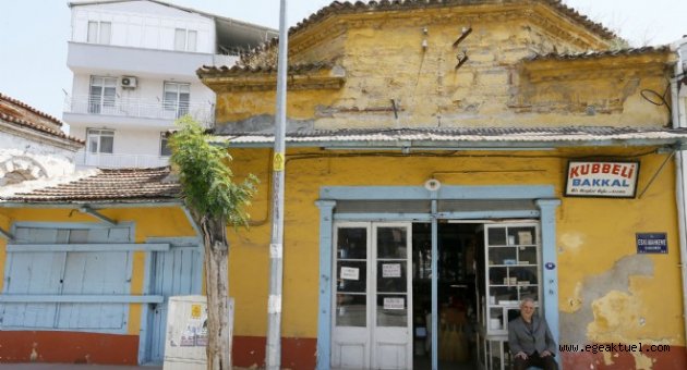 İzmir'in 85 yıllık bakkalı
