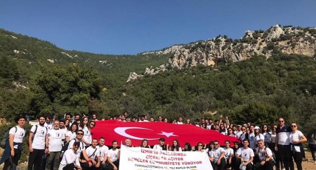 İzmir'in dağlarında çiçekler açtı
