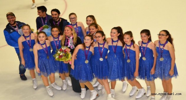 İzmir'in gençlerinden 'buz' gibi başarı