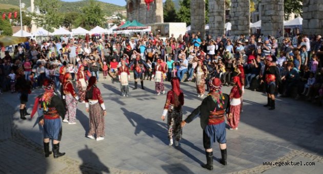 İzmir'in iki ilçesinde festival coşkusu