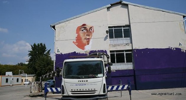 İzmir'in okul duvarlarına hayat verdi