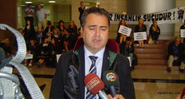  İzmirli avukatlardan teröre sessiz tepki