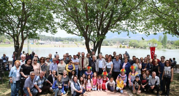 İzmirli gazeteciler bahar pikniğinde buluştu