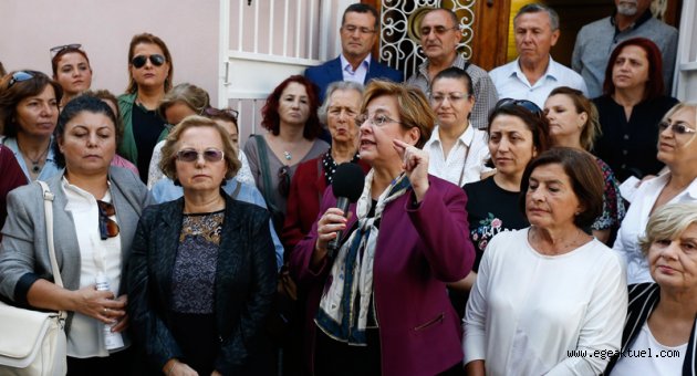İzmirli kadınlar İnönü’ye sahip çıktı