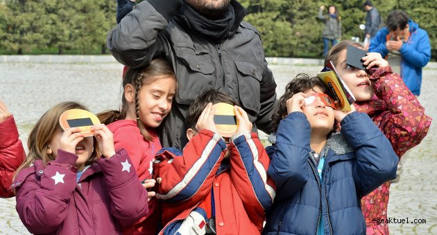 İzmirliler Havagazı’nda buluştu “Tutulma” heyecanı