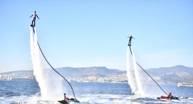 İzmirlilere flyboard sürprizi