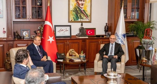 İZSİAD'dan bağış kampanyasına tablet desteği
