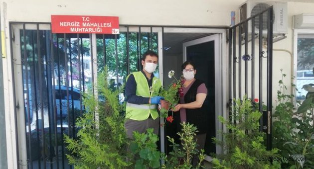 Kadın muhtarlara anneler günü sürprizi