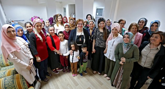Kadınlar Pekdaş’ı bağrına bastı