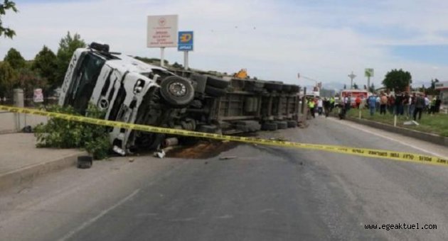 Kaldırımda yürürken hayatlarını kaybettiler