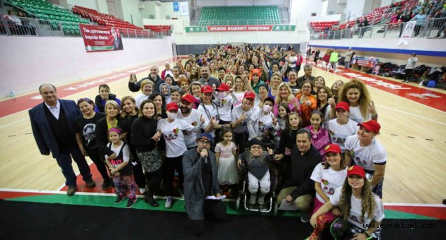 Kanserli çocuklar yararına zumba  