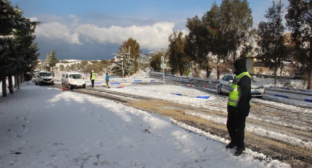 Kar Foça'da Ulaşımı aksattı