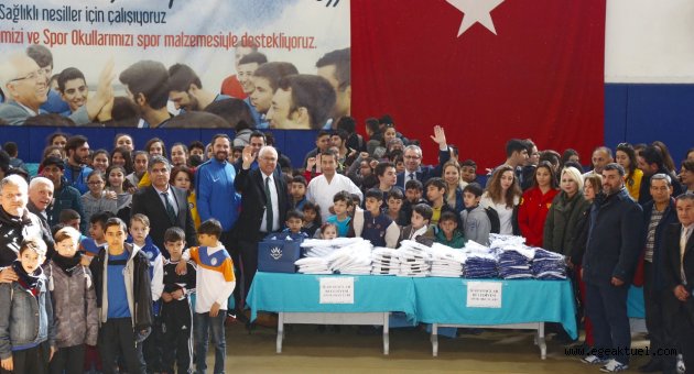 Karabağlar Belediyesi’nden Amatör Spor Kulüplerine anlamlı destek