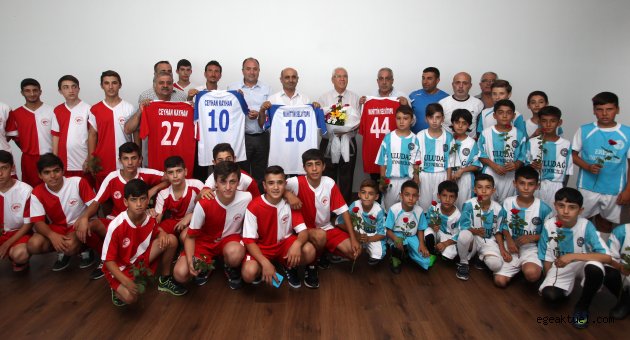 Karabağlar Belediyesi’nden amatör spor kulüplerine can suyu