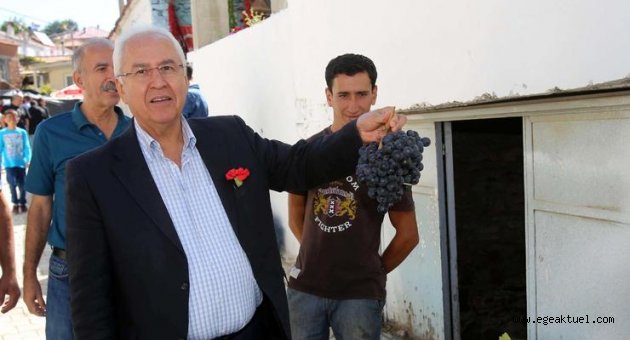 Karabağlar Belediyesi üreticinin de yanında
