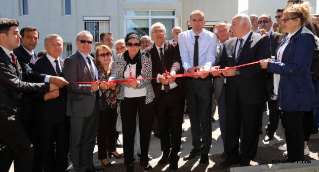 Karabağlar’da bir günde 2 park açılışı