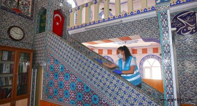 Karabağlar’da camiler ibadete hazırlanıyor