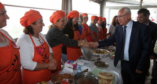 Karabağlar’da yöresel yemekler yarıştı