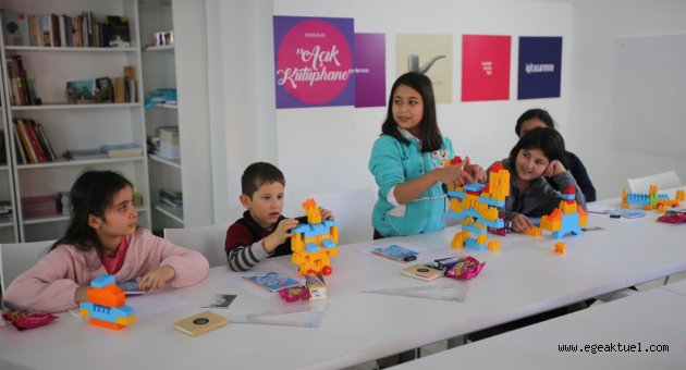 Karabağlar'da çocuklar hayallerindeki oyuncakları çizdiler