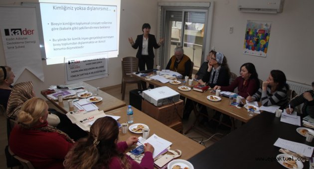 Karabağlar'da kadınlara yönelik “Yurttaşlık Eğitimi” başladı