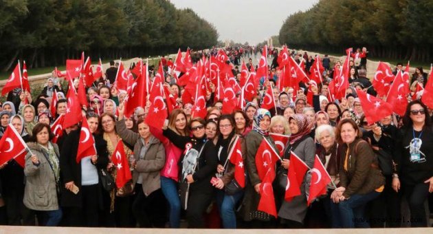 Karabağlar'ın kadınlar Ata’sının huzurunda