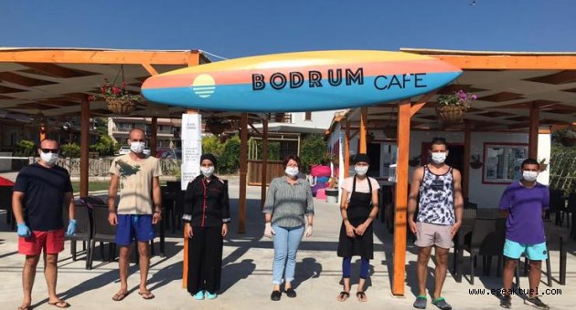 Karaburun plajlarında hizmet kadınlar ve gençlerden