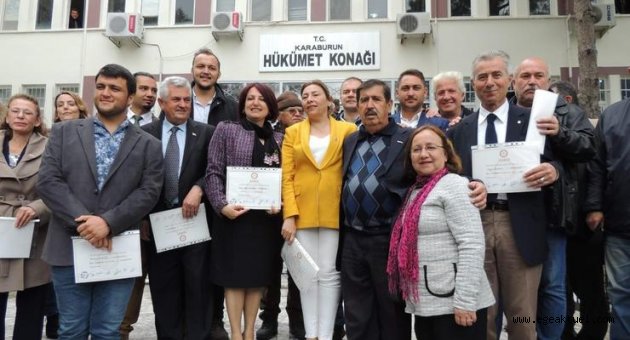 Karaburun'un ilk kadın belediye başkanı göreve başladı 