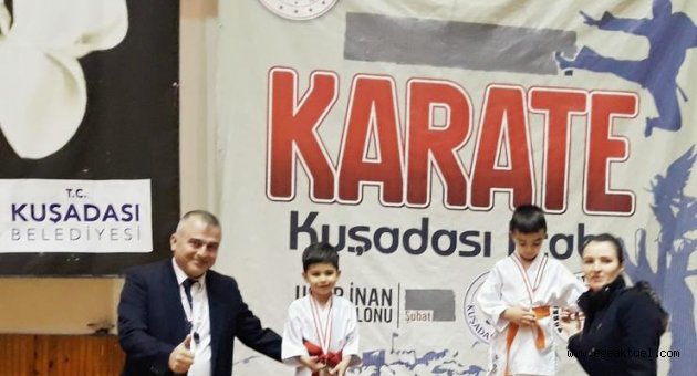 Karateci kardeşler madalyaları topladı