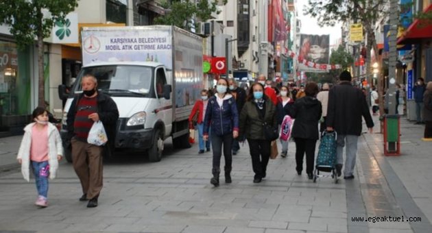 Karşıyaka Çarşı’da yılbaşı hareketliliği