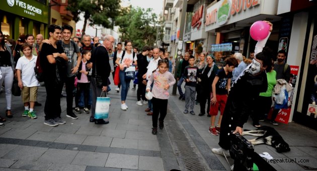 Karşıyaka Çarşısı sanatla renklendi 