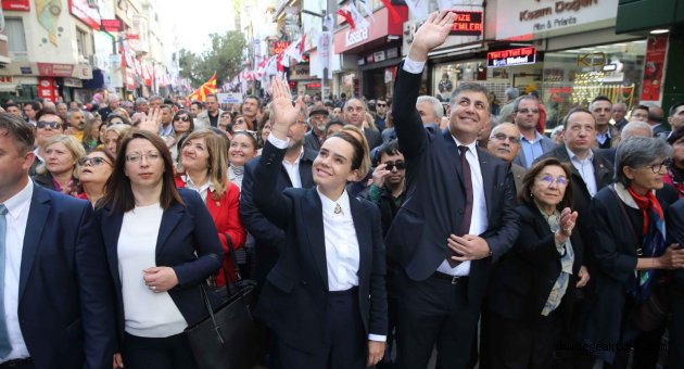 Karşıyaka Çocuk Şenliği’ne muhteşem açılış!