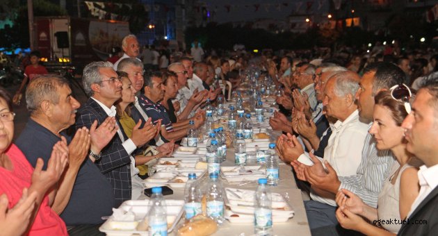 Karşıyaka’da 5 bin kişilik iftar yemeği