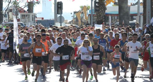 Karşıyaka’da ‘Anneler Günü’ne anlamlı kutlama