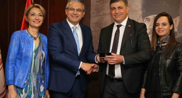 Karşıyaka’da Cemil Tugay dönemi başladı