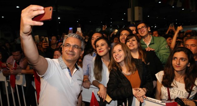  Karşıyaka’da Feridun Düzağaç coşkusu!