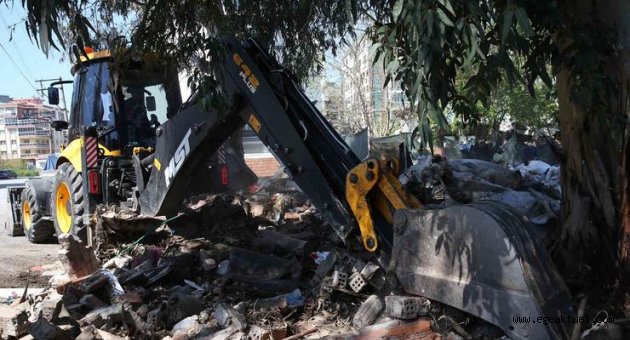 Karşıyaka’da kaçak hurda depolarına neşter!